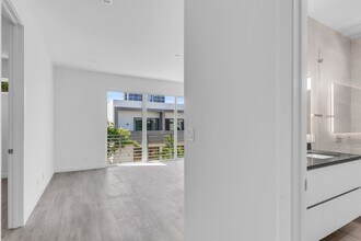 3122 Carter St in Miami, FL - Building Photo - Building Photo