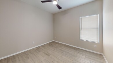 307 W Diamond Ave in Alton, TX - Building Photo - Building Photo