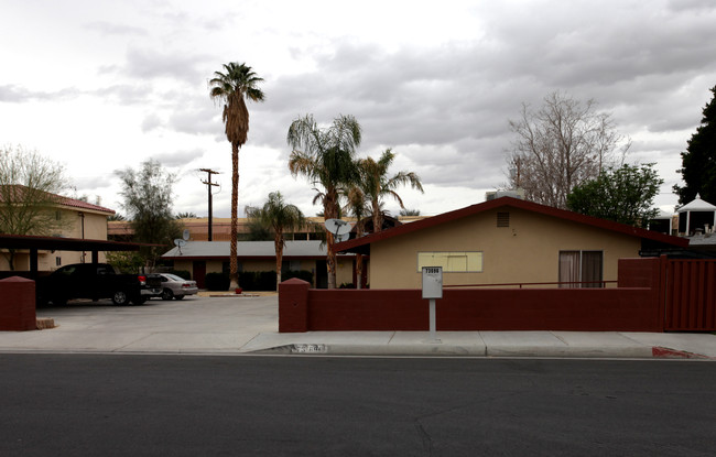 73696 Santa Rosa Way in Palm Desert, CA - Foto de edificio - Building Photo