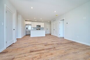 45 Holbrook Rd, Unit 1 in Quincy, MA - Building Photo