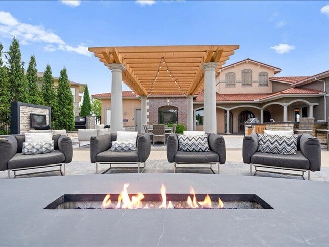 Sorrento at Deer Creek Apartment Homes in Overland Park, KS - Building Photo - Building Photo
