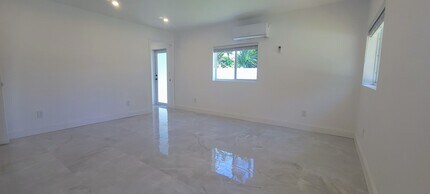 1400 SE 8th Ave in Deerfield Beach, FL - Foto de edificio - Building Photo