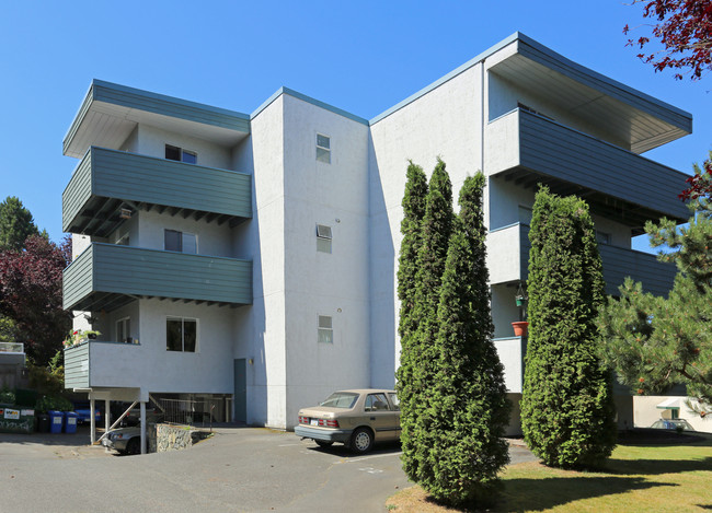 Bristol Apartments in Victoria, BC - Building Photo - Primary Photo