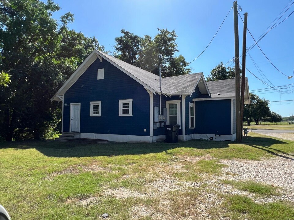 1323 Clay Ave in Waco, TX - Building Photo