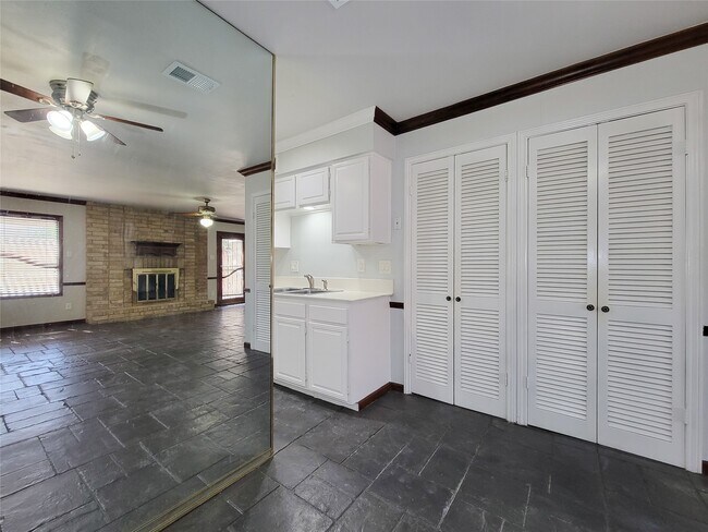 1551 W Sam Houston Pkwy S