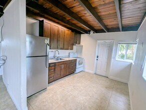 321 SE 15th Ave in Deerfield Beach, FL - Foto de edificio - Building Photo