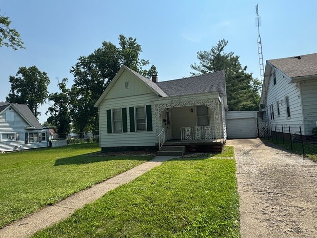 property at 1114 N MacArthur Blvd