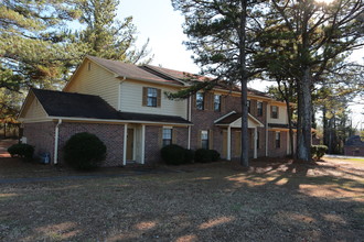 Willowgate Apartments in Lilburn, GA - Building Photo - Building Photo