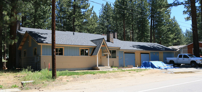 2561 Osborne Ave in South Lake Tahoe, CA - Building Photo - Building Photo