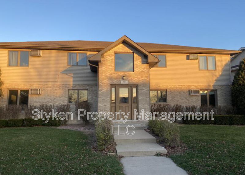 1020 Beauchamp Ave in Manteno, IL - Foto de edificio