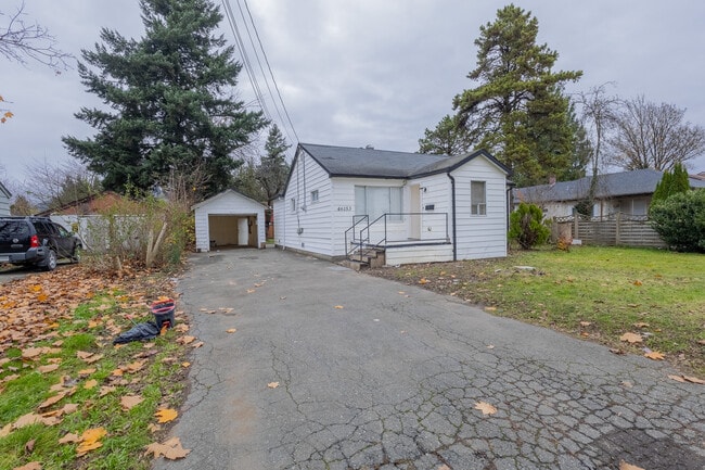 46153 Cleveland Ave in Chilliwack, BC - Building Photo - Building Photo