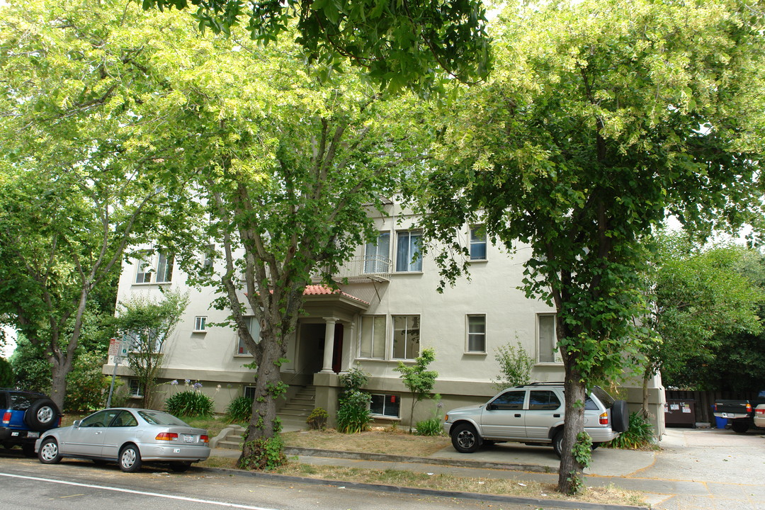 2201 Channing Way in Berkeley, CA - Building Photo