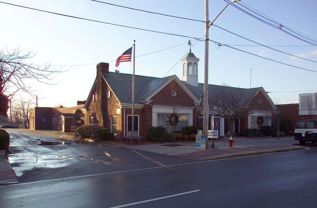 319 Main St in Hyannis, MA - Building Photo