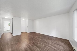 6037 N Fessenden St in Portland, OR - Building Photo - Building Photo