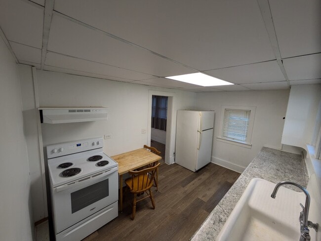 1625 S Main St, Unit B in Goshen, IN - Building Photo - Building Photo