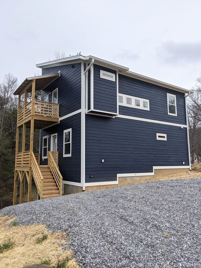 610 Salem Heights Ln in Swannanoa, NC - Building Photo - Building Photo