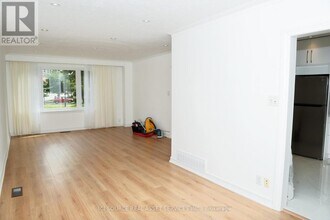 18 Cabot Ct in Toronto, ON - Building Photo - Building Photo