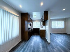 525 Fischer St in Glendale, CA - Building Photo - Building Photo