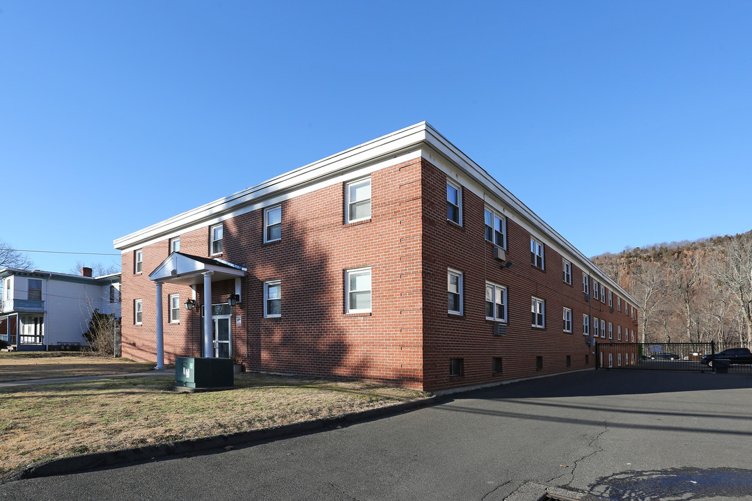 1033 Whalley Ave in New Haven, CT - Building Photo