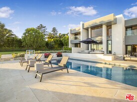 30020 Morning View Dr in Malibu, CA - Building Photo