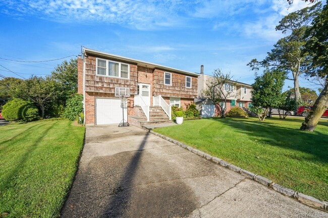 7 Homecrest Ave in Huntington Station, NY - Building Photo - Building Photo