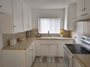 400 E Live Oak St, Unit 21 in San Gabriel, CA - Foto de edificio - Building Photo