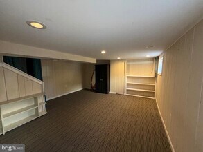 5831 Mt Vernon Dr in Alexandria, VA - Building Photo - Building Photo