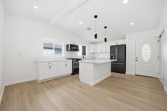 6411 Gary Ct in San Diego, CA - Building Photo - Building Photo