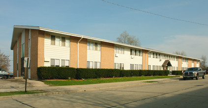 Evergreen Apartments in Racine, WI - Building Photo - Building Photo