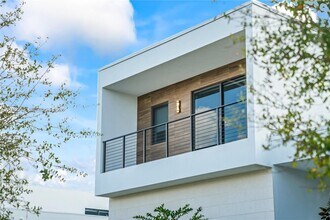 16680 Botaniko Dr N in Weston, FL - Building Photo - Building Photo