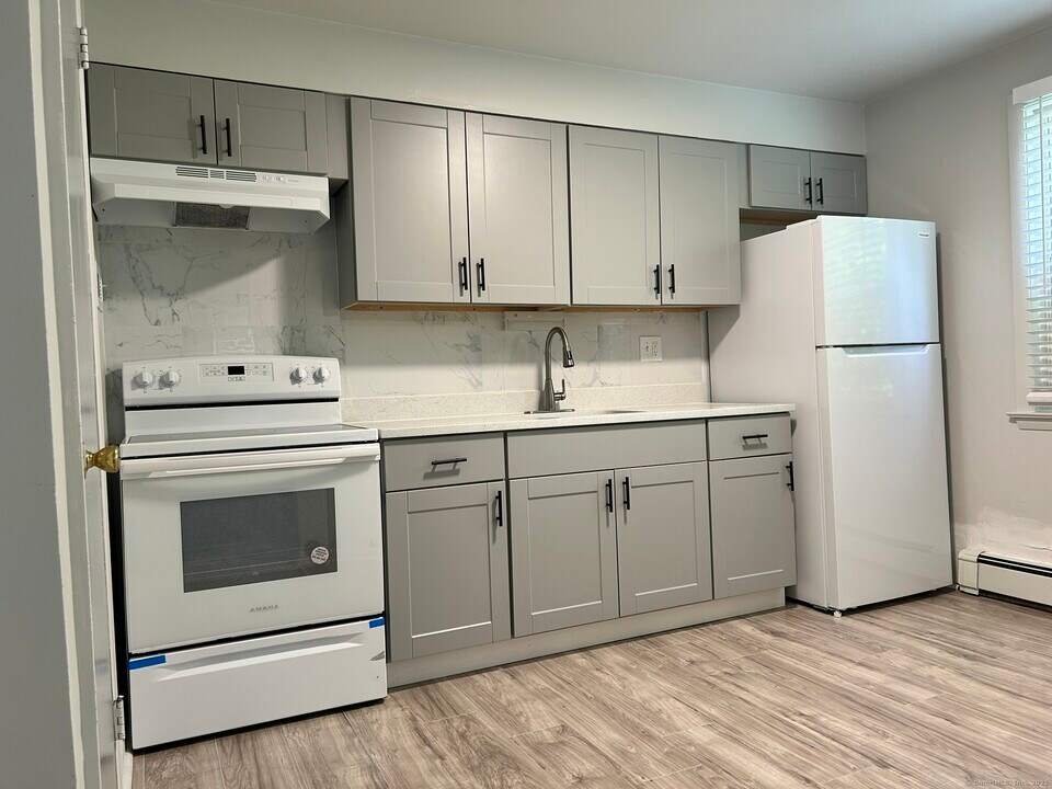 18 Sherman St in Hartford, CT - Building Photo
