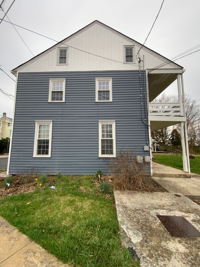 146 N Cedar St in Lititz, PA - Building Photo - Building Photo