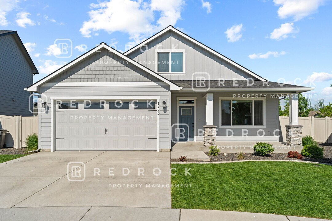 1725 N Meyers Ct in Liberty Lake, WA - Building Photo