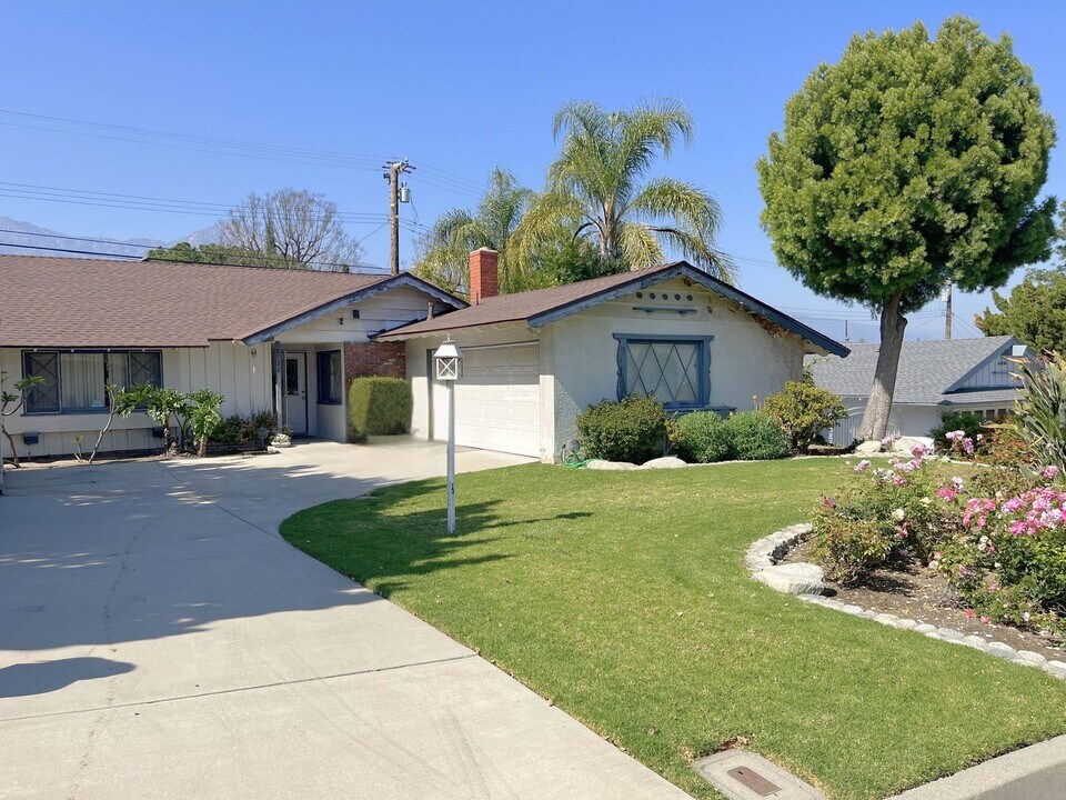 8732 Cll Quebrada in Rancho Cucamonga, CA - Building Photo
