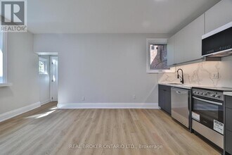 248 Garden Ave in Toronto, ON - Building Photo - Building Photo