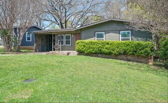 1725 Meadowlark Ln in Denison, TX - Building Photo