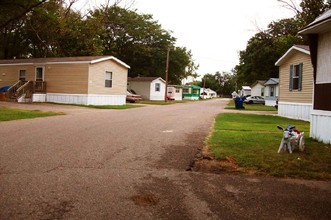 Parklane Estates in Wichita, KS - Building Photo - Building Photo