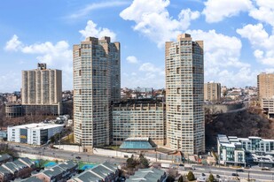 7002 JFK Blvd E in West New York, NJ - Building Photo