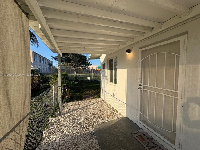 2415 NW 82nd St in Miami, FL - Building Photo - Building Photo