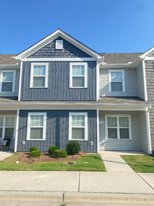 253 Yorktown Ln in Sanford, NC - Building Photo