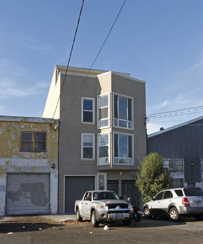 1675 Jerrold Ave in San Francisco, CA - Foto de edificio - Building Photo