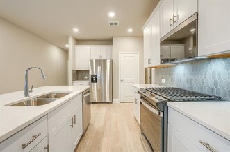 519 Ezra Ln in McKinney, TX - Foto de edificio - Building Photo
