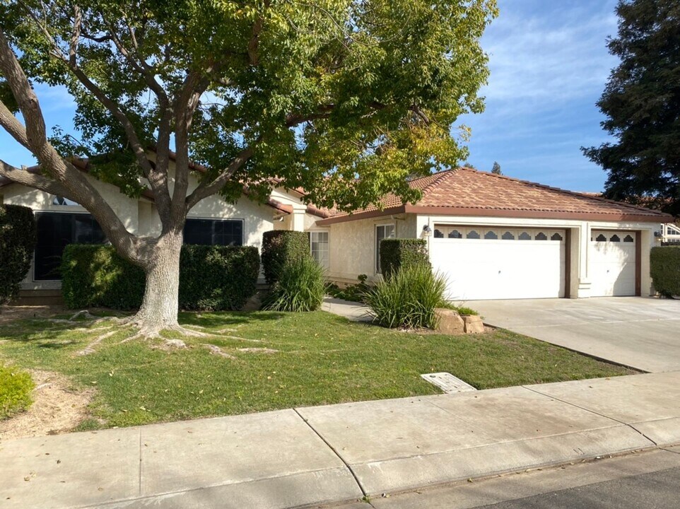 1021 Oriole Ct in Merced, CA - Building Photo