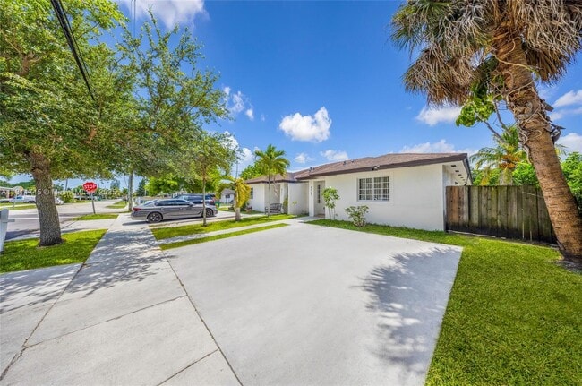 4519 NW 163rd St in Opa Locka, FL - Building Photo - Building Photo