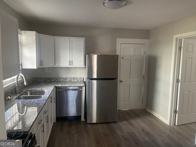 1262 Lorenzo Dr SW in Atlanta, GA - Building Photo - Building Photo