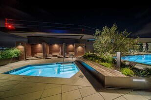 6401 Wilshire Blvd in Los Angeles, CA - Building Photo