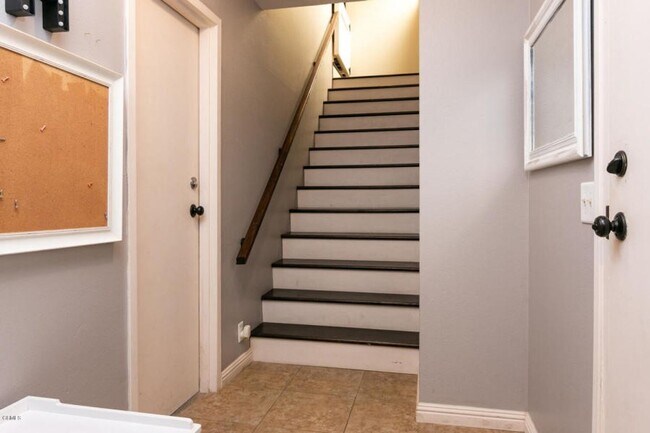 1253 Seacliff Ct in Ventura, CA - Foto de edificio - Building Photo