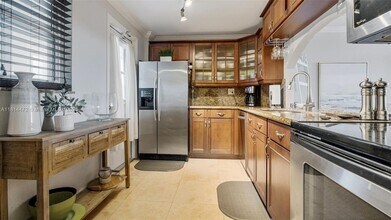 1609 N Riverside Dr, Unit 406 in Pompano Beach, FL - Building Photo - Building Photo