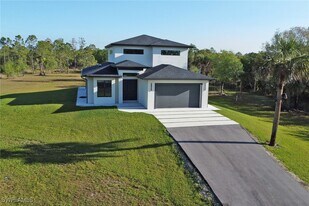 4475 66th Ave NE in Naples, FL - Building Photo