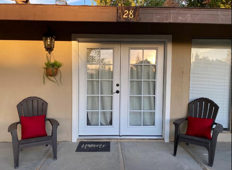 21317 Lake Shore Dr-Unit -#28 in California City, CA - Building Photo